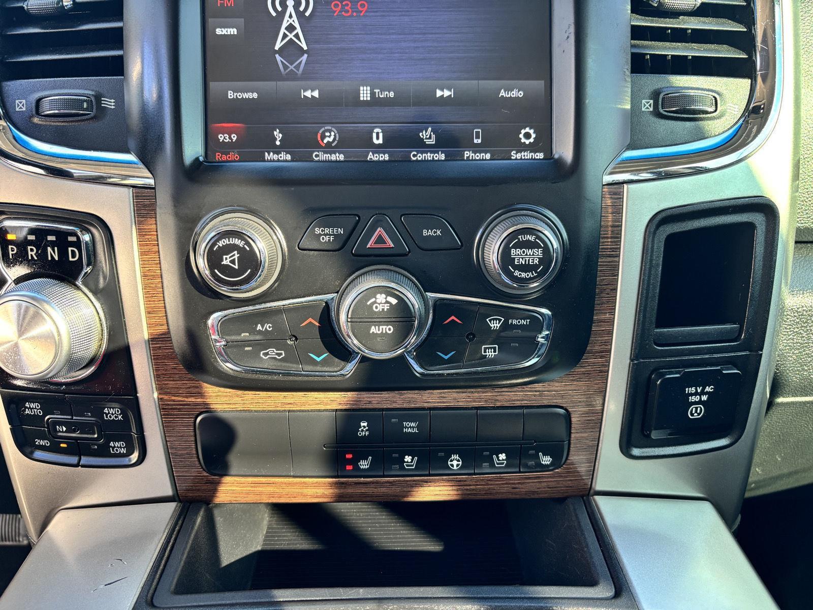 Vehicle photo 34