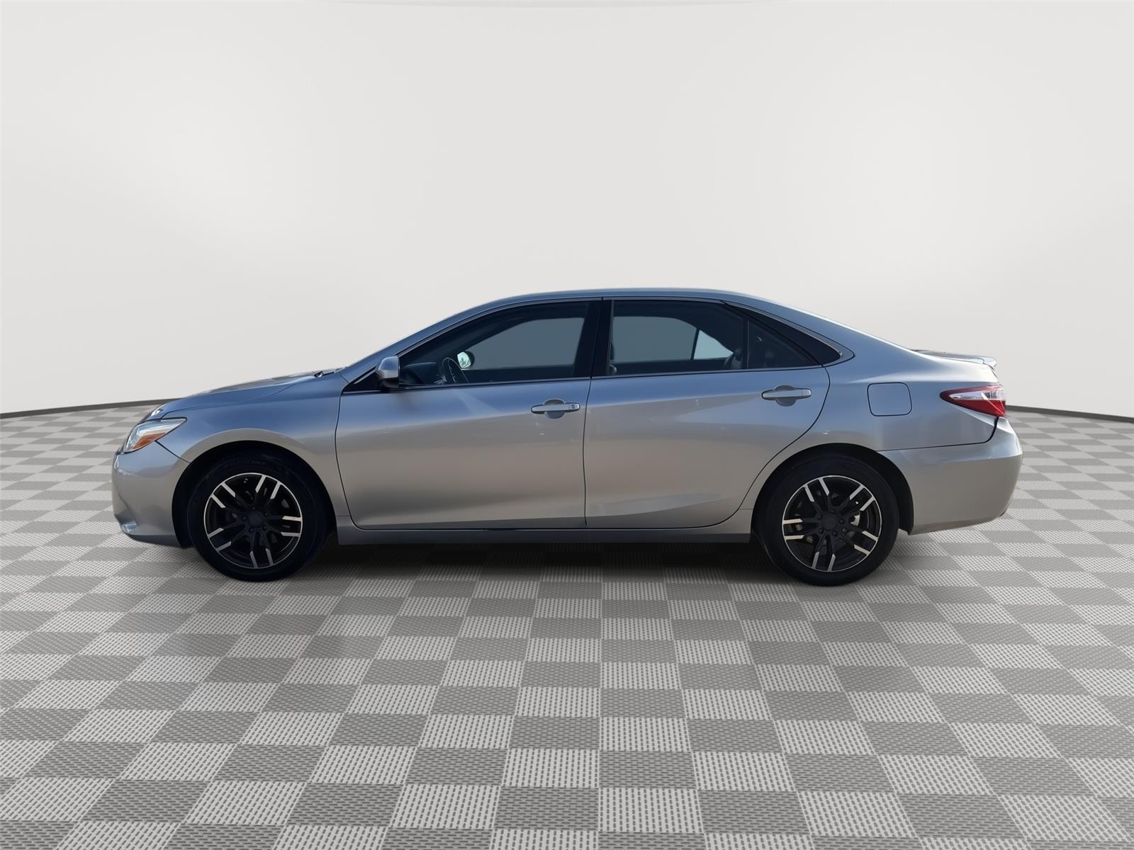 Vehicle photo 2