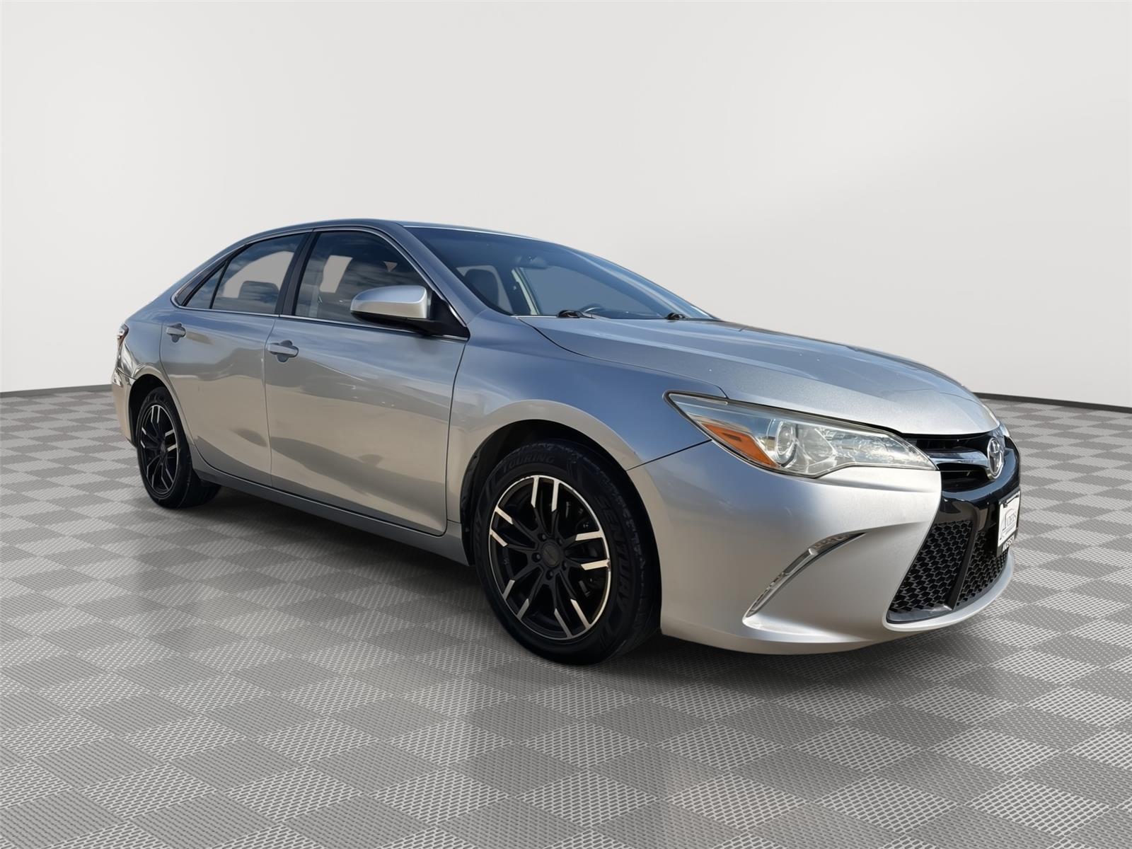 Vehicle photo 6