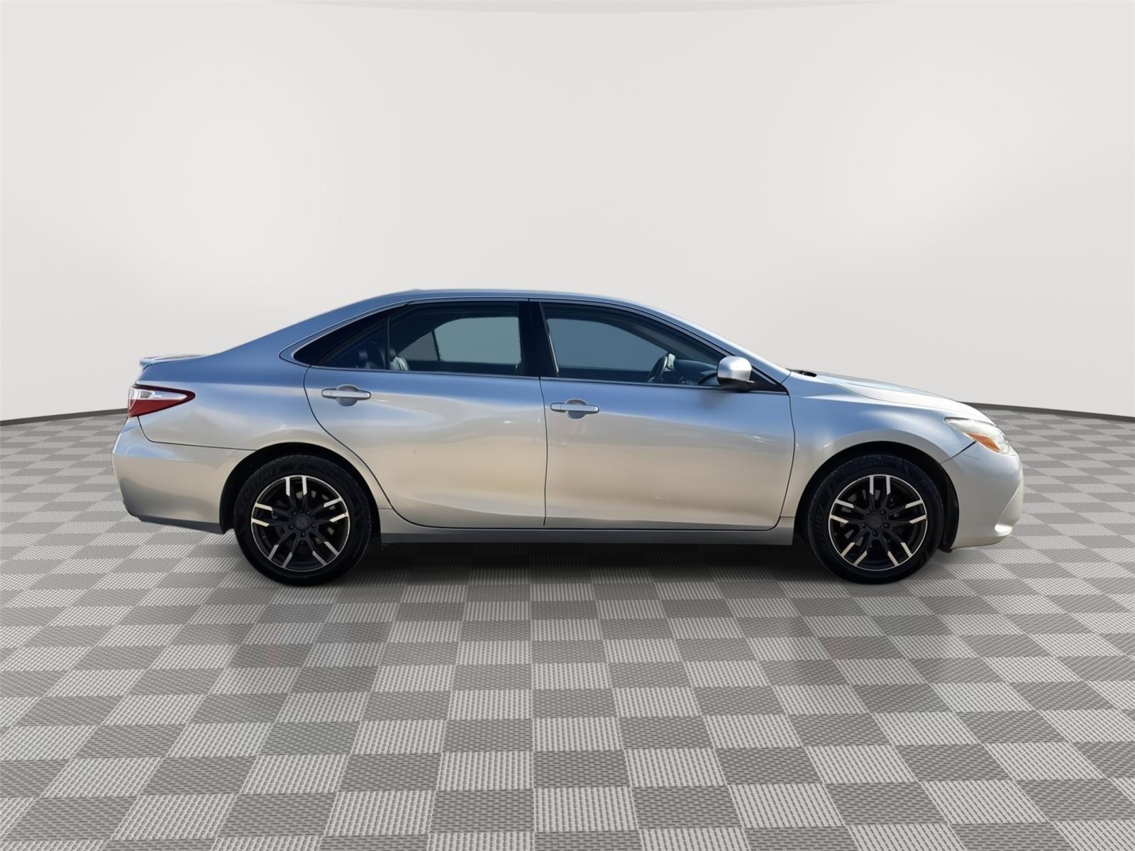 Vehicle photo 7