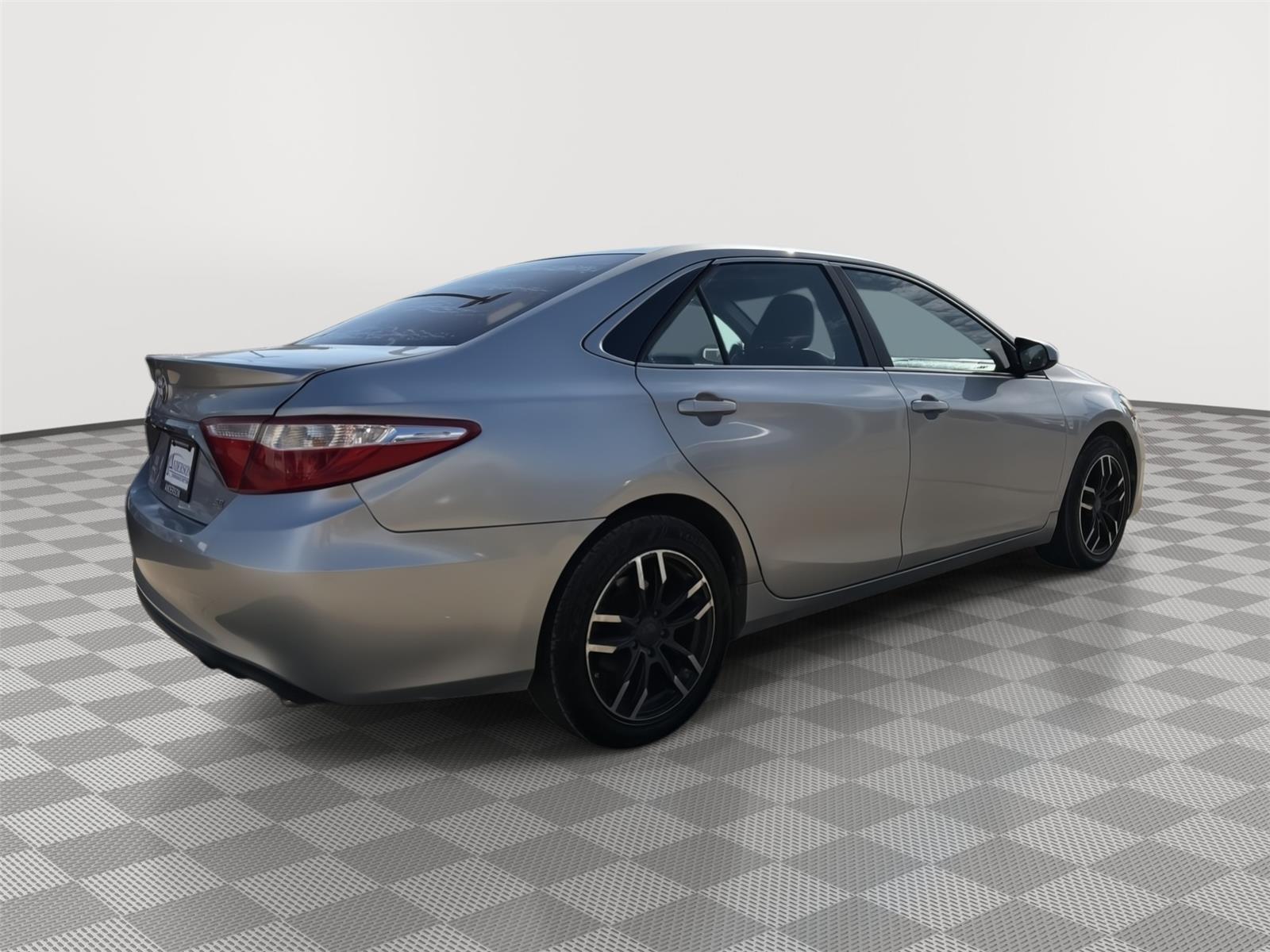 Vehicle photo 8