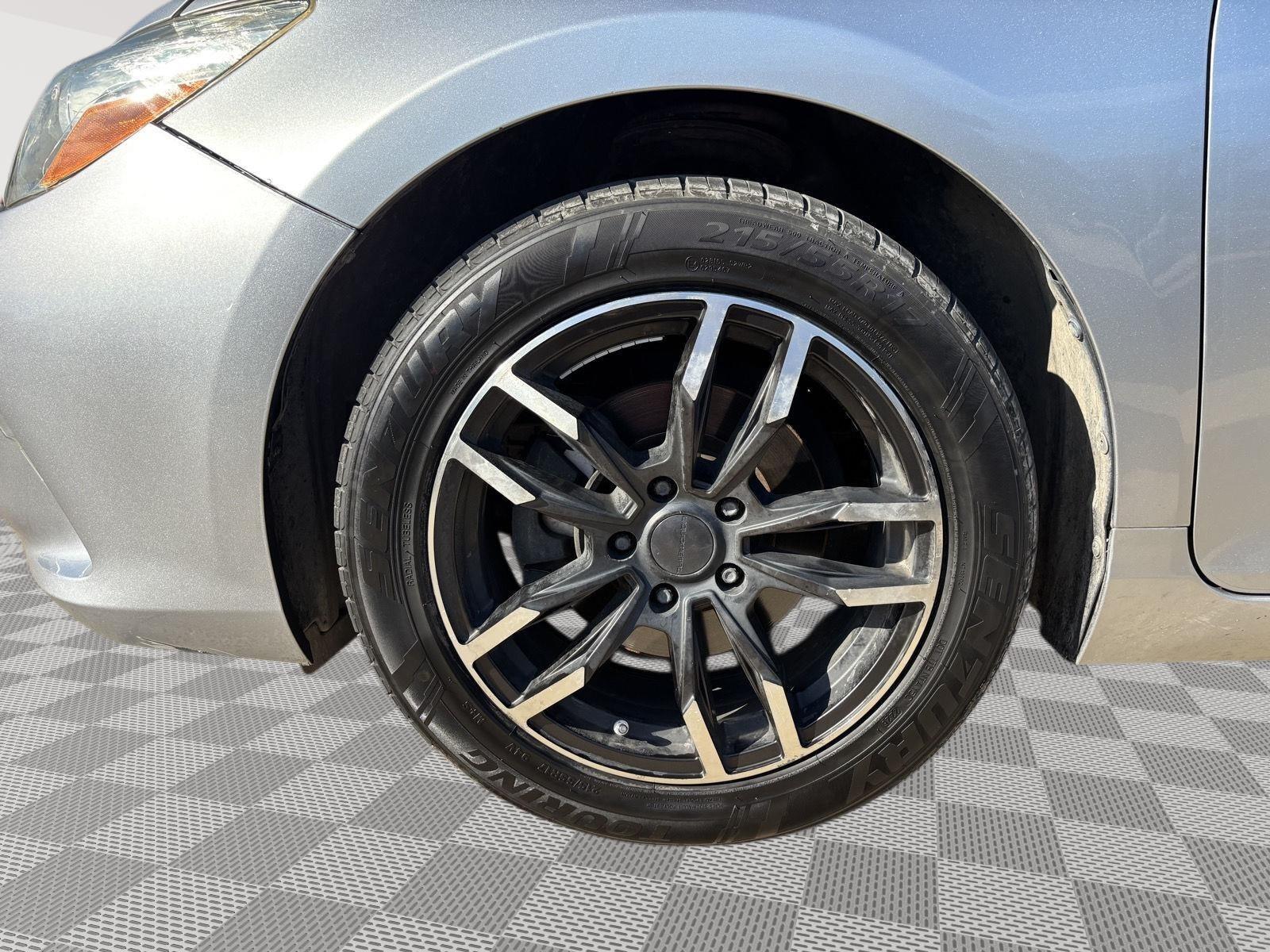 Vehicle photo 11