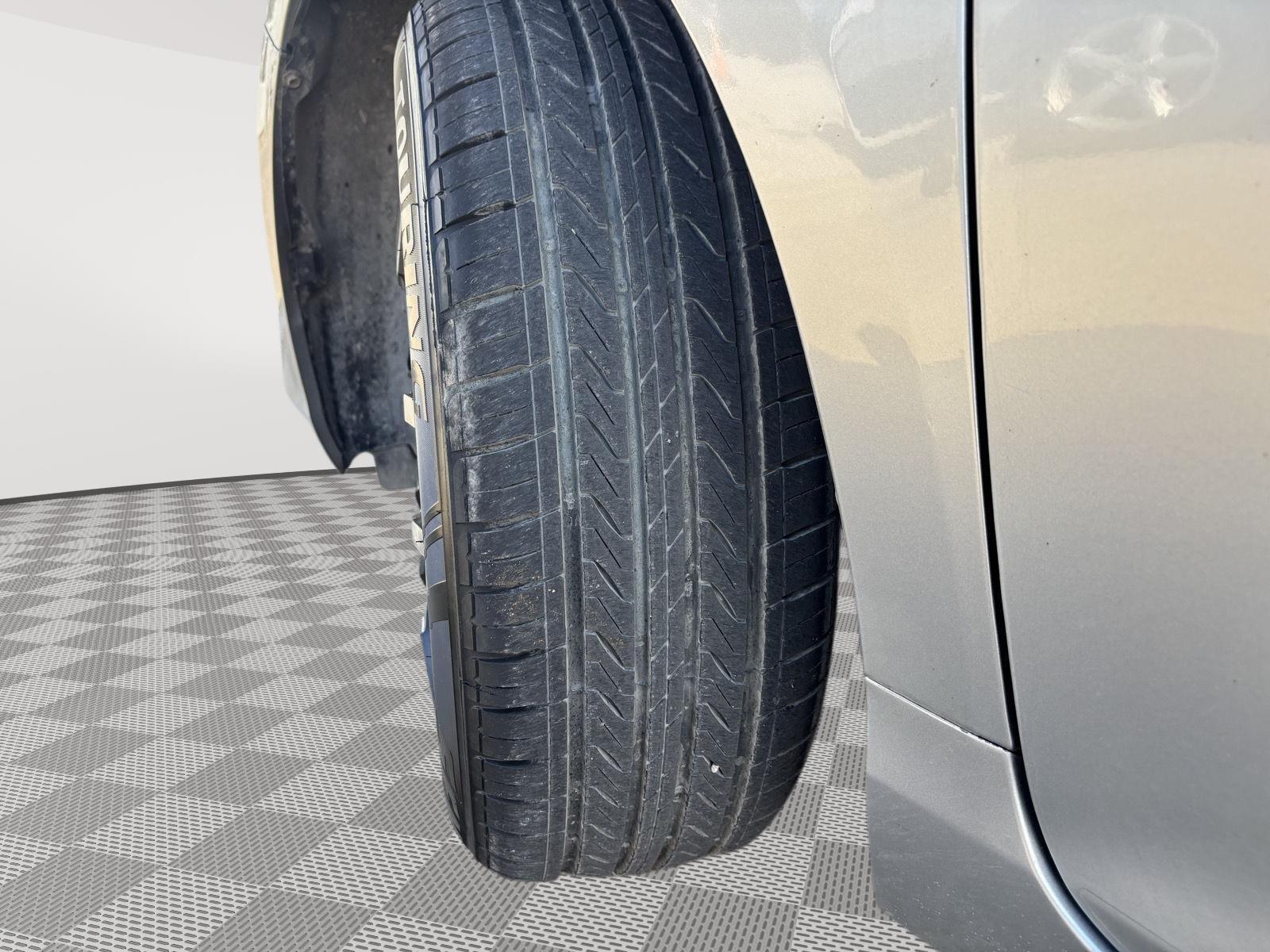 Vehicle photo 12