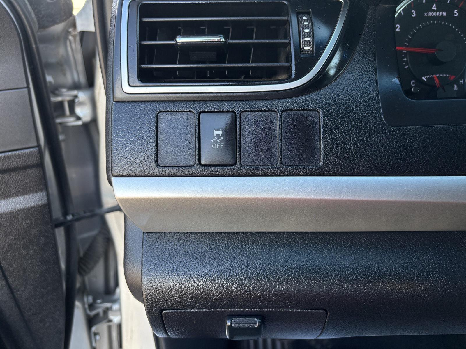 Vehicle photo 17