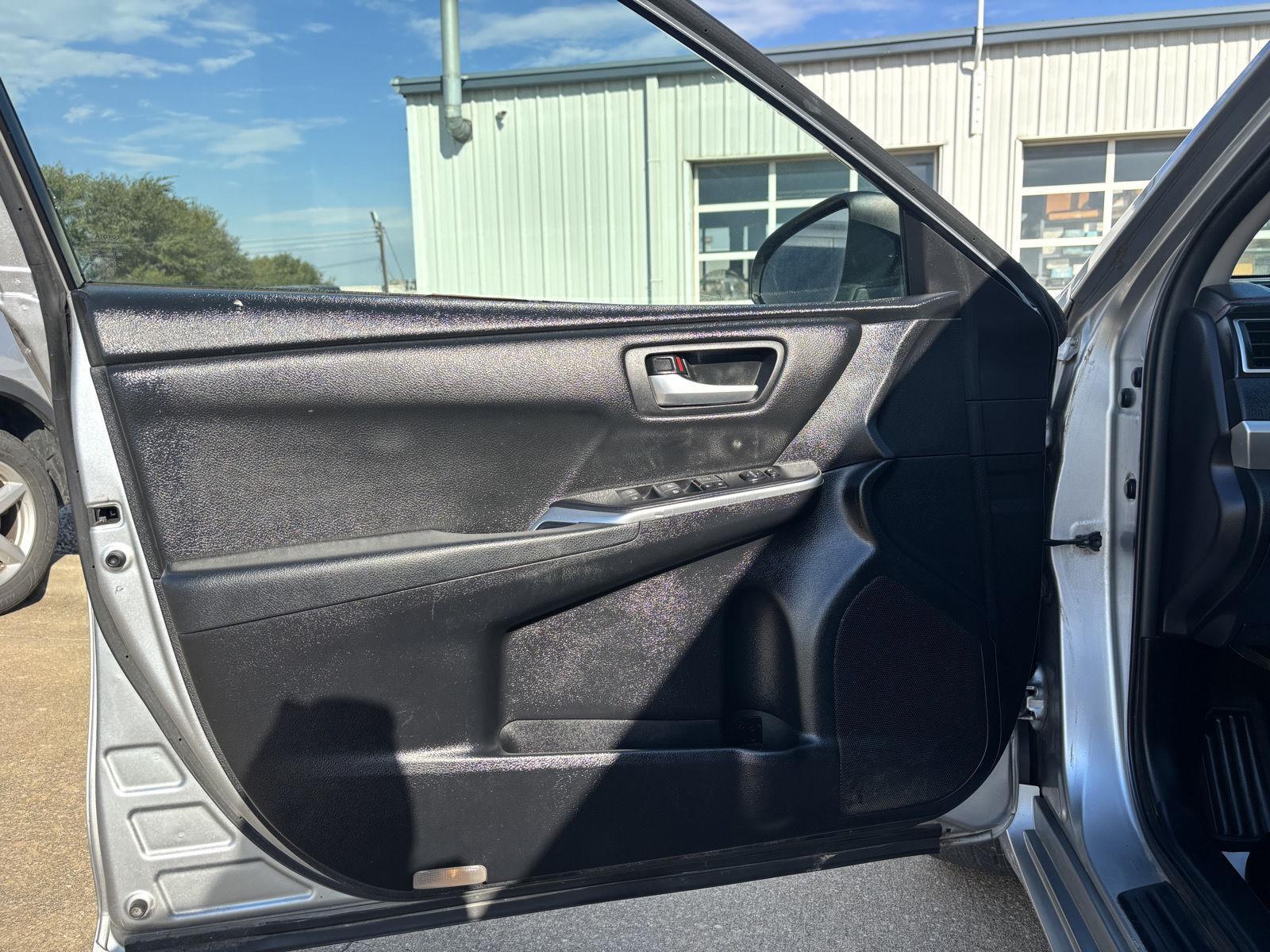 Vehicle photo 18