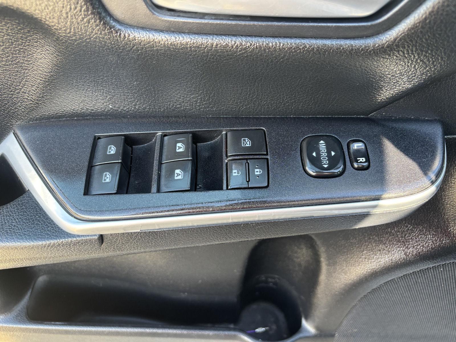 Vehicle photo 19