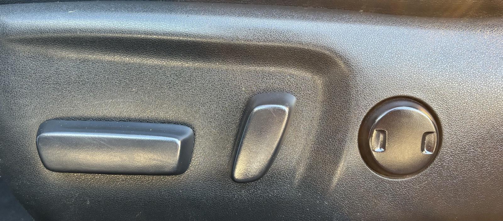 Vehicle photo 21