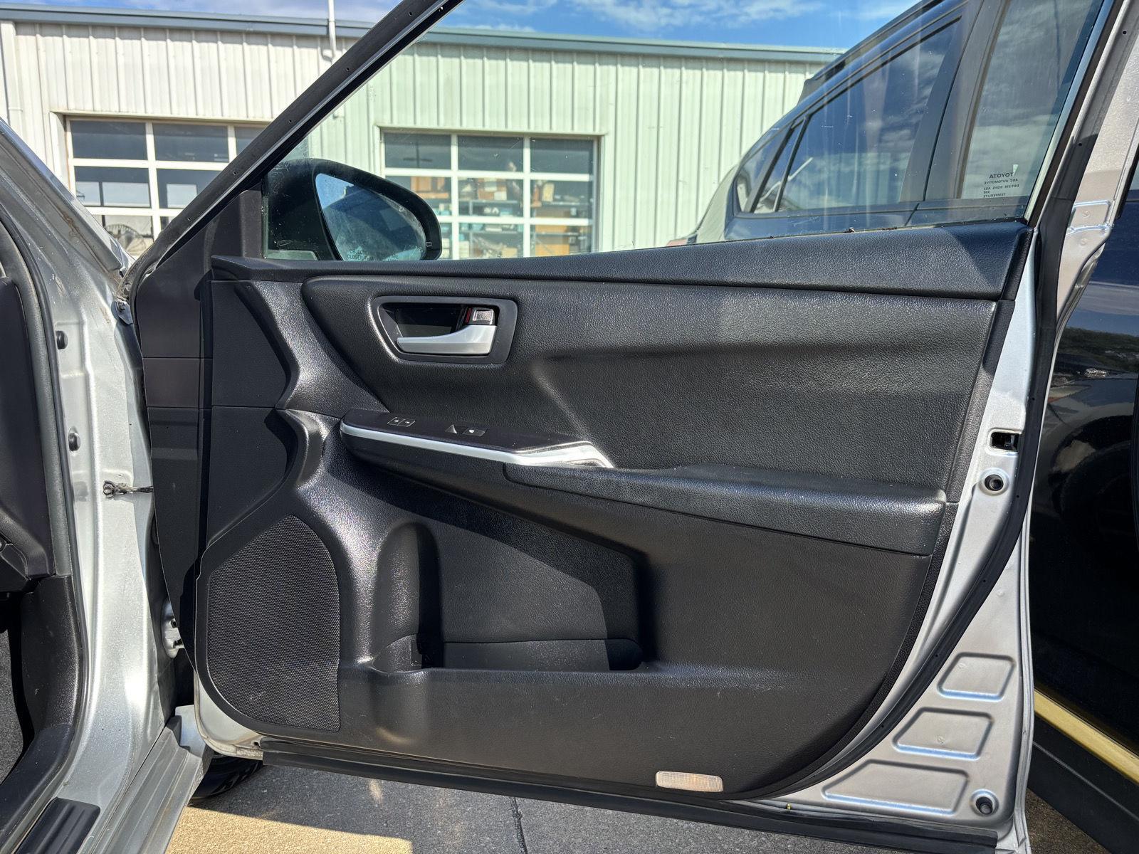 Vehicle photo 27