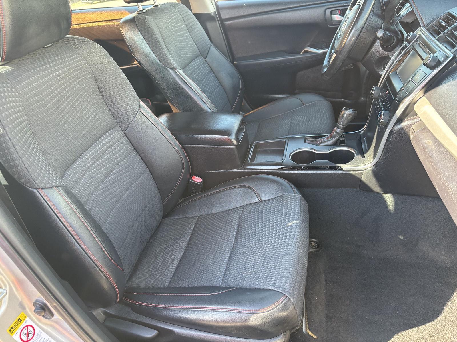 Vehicle photo 29