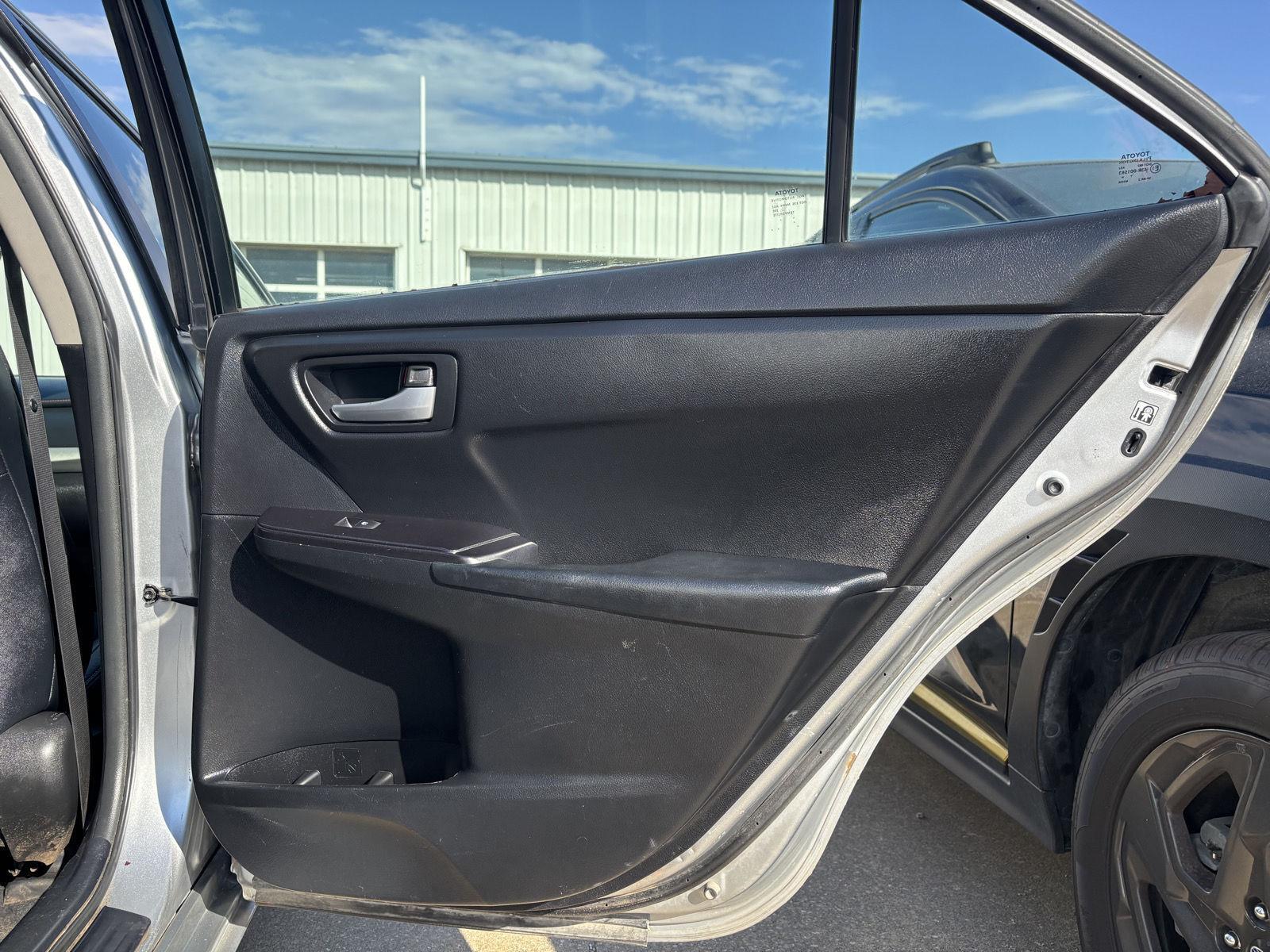 Vehicle photo 30