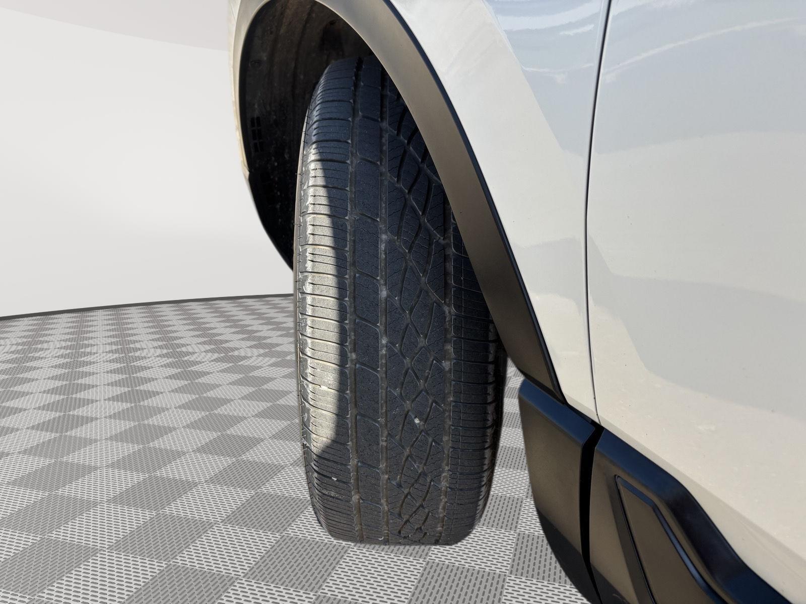 Vehicle photo 13