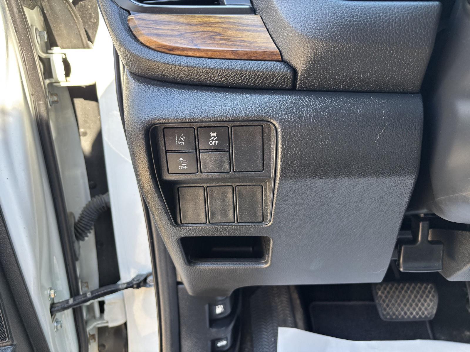 Vehicle photo 18