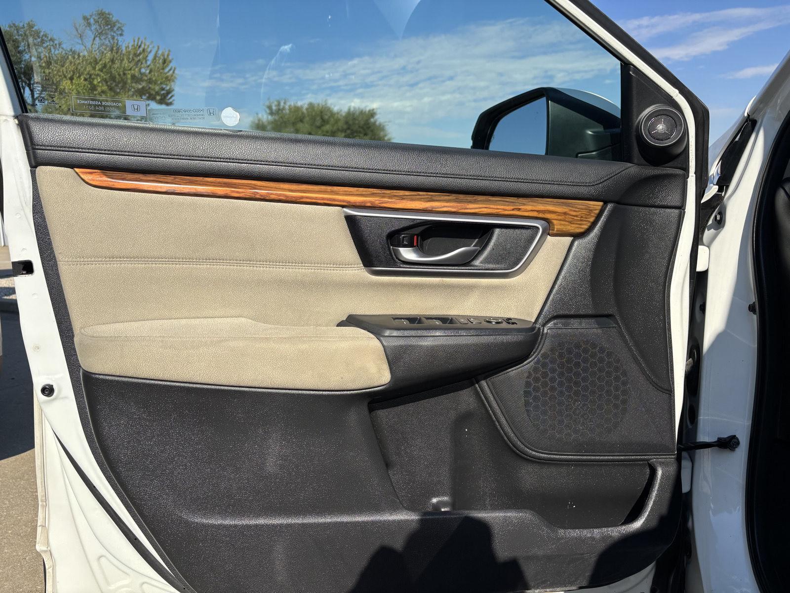 Vehicle photo 19