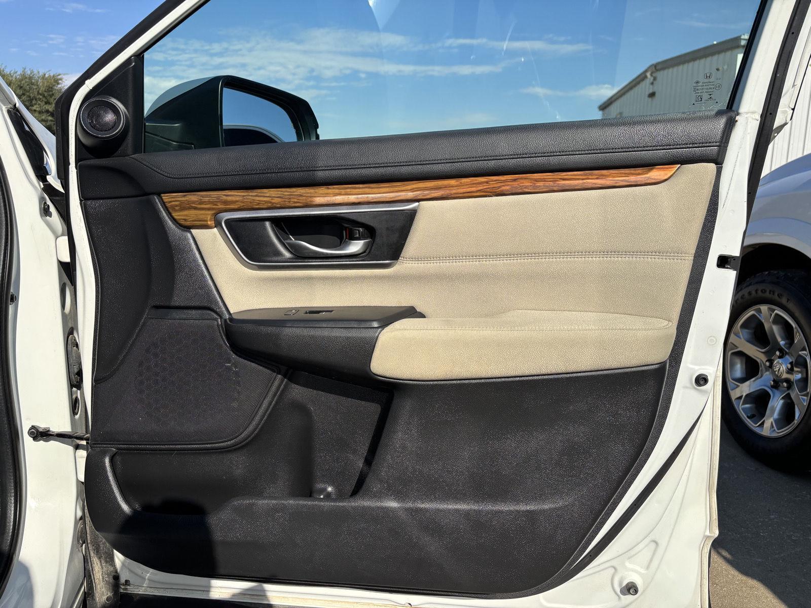 Vehicle photo 27