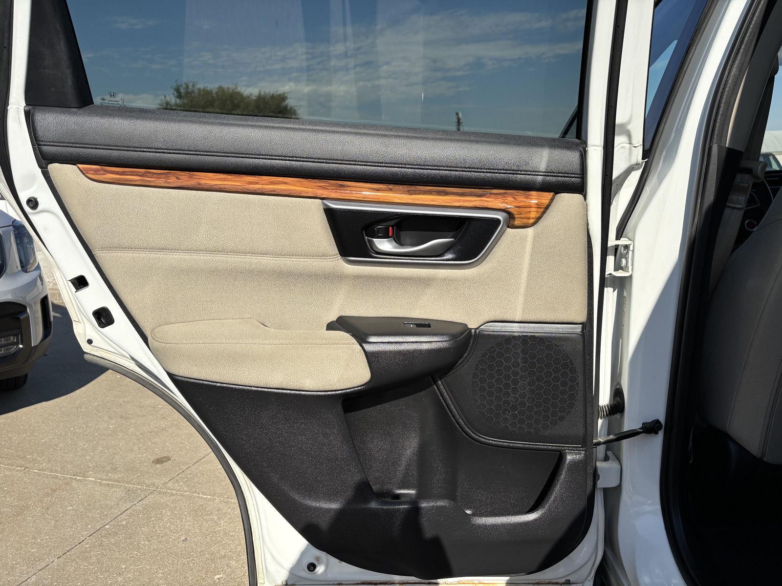 Vehicle photo 32