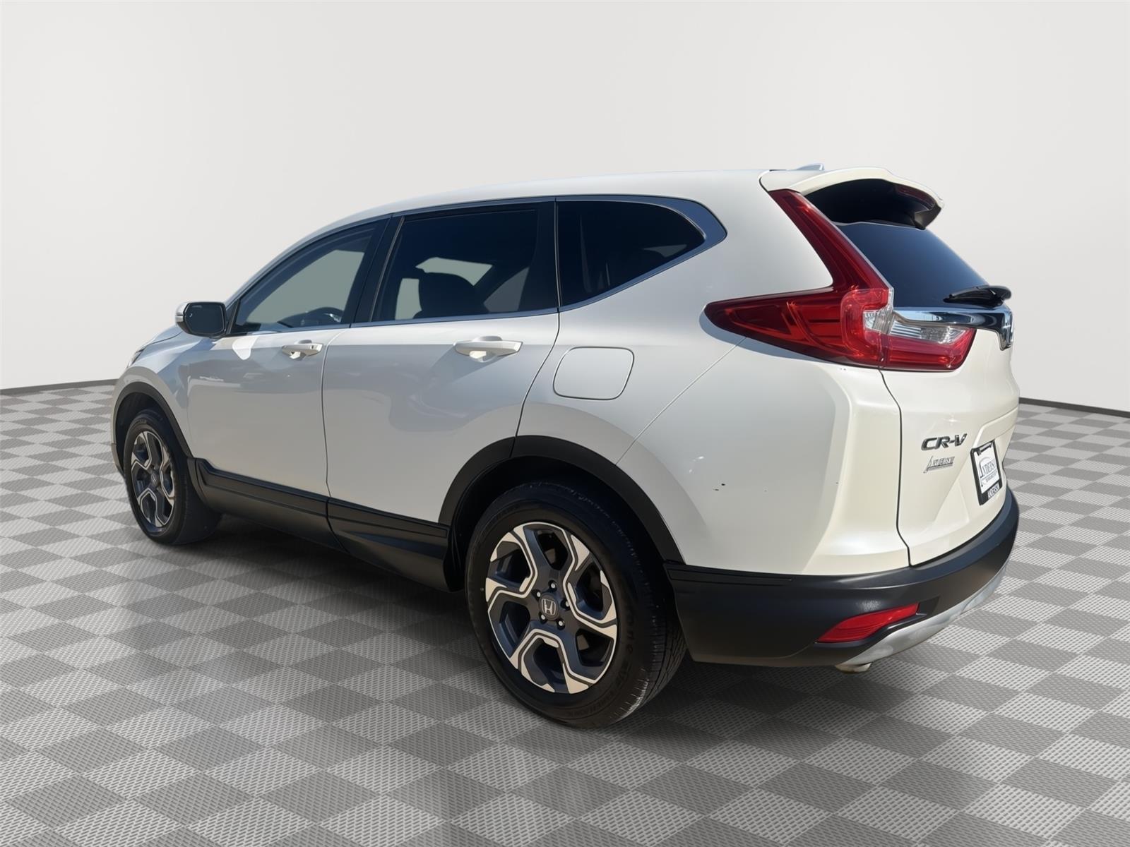 Vehicle photo 10