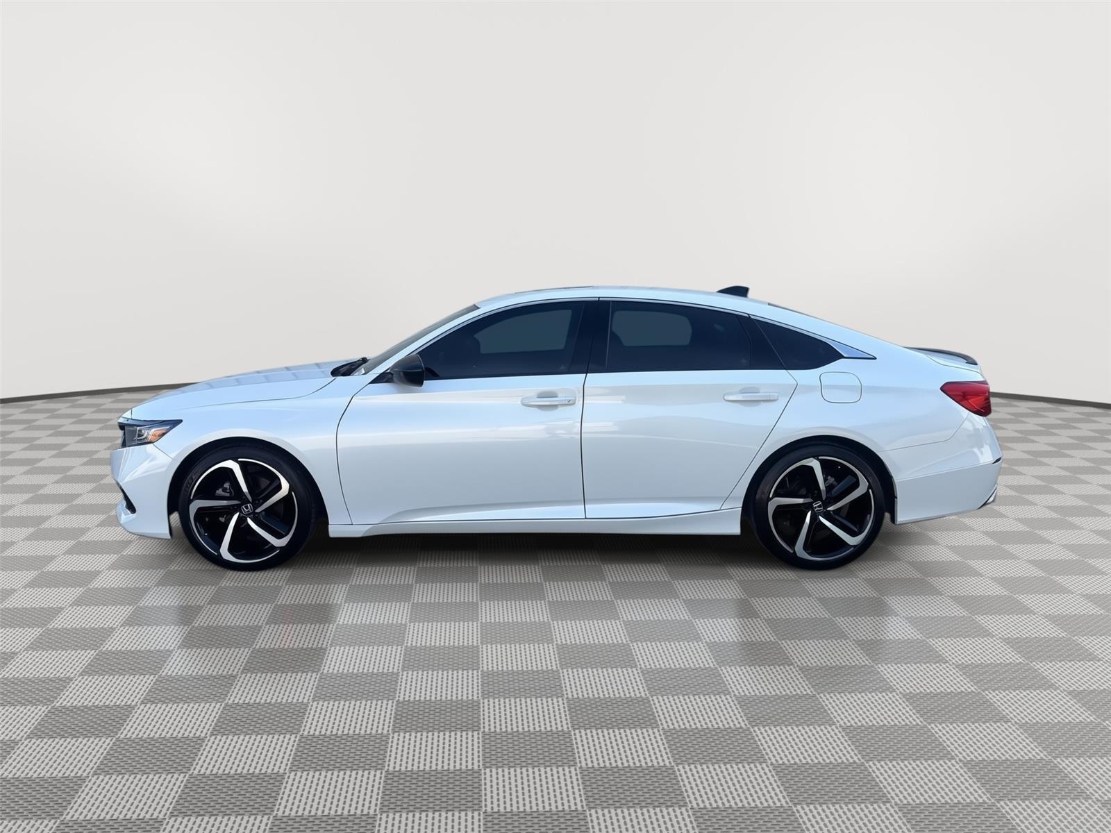 Vehicle photo 2