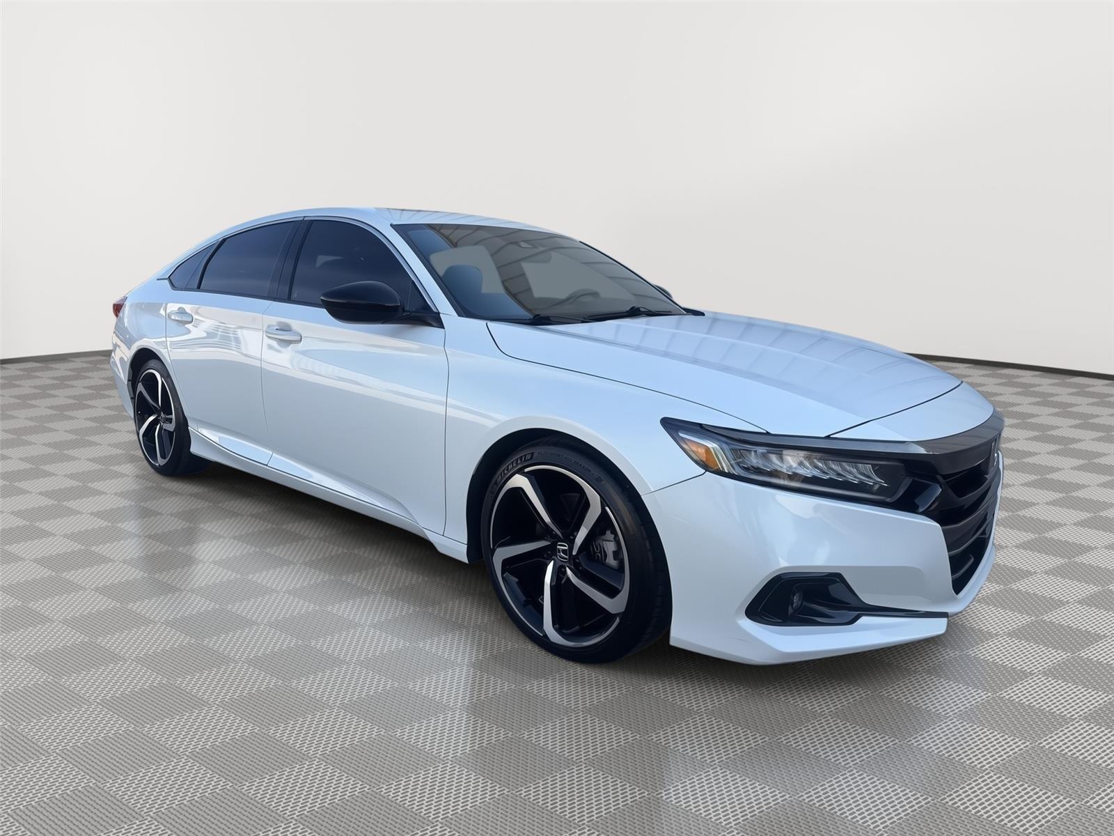 Vehicle photo 6