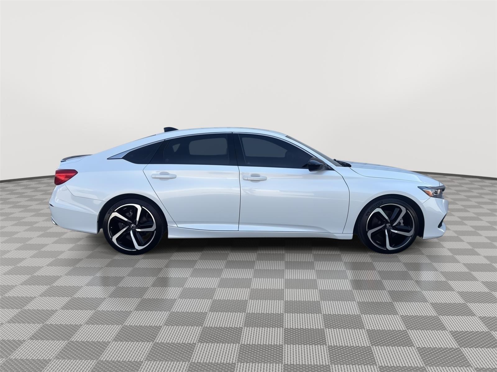 Vehicle photo 7