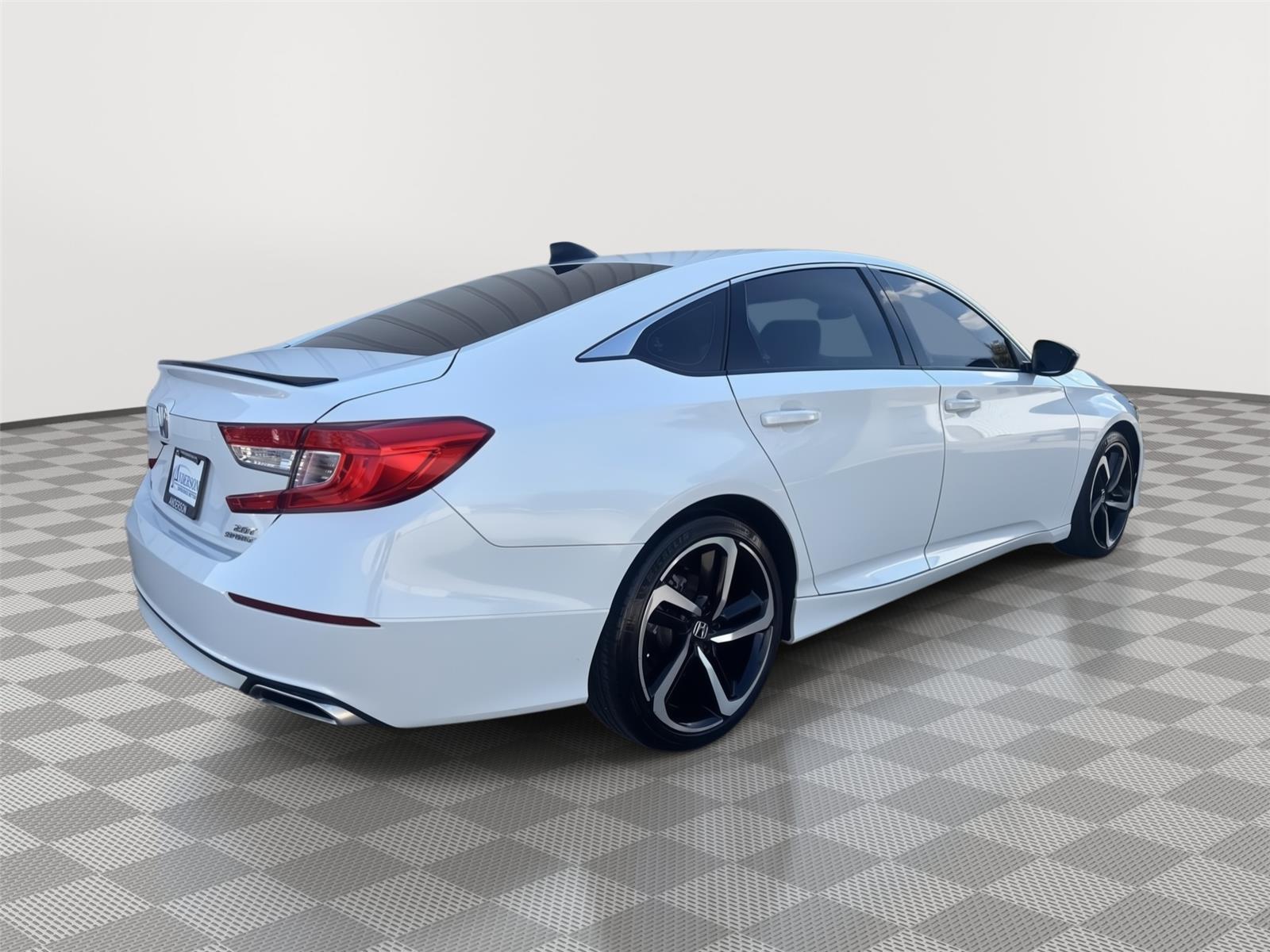 Vehicle photo 8