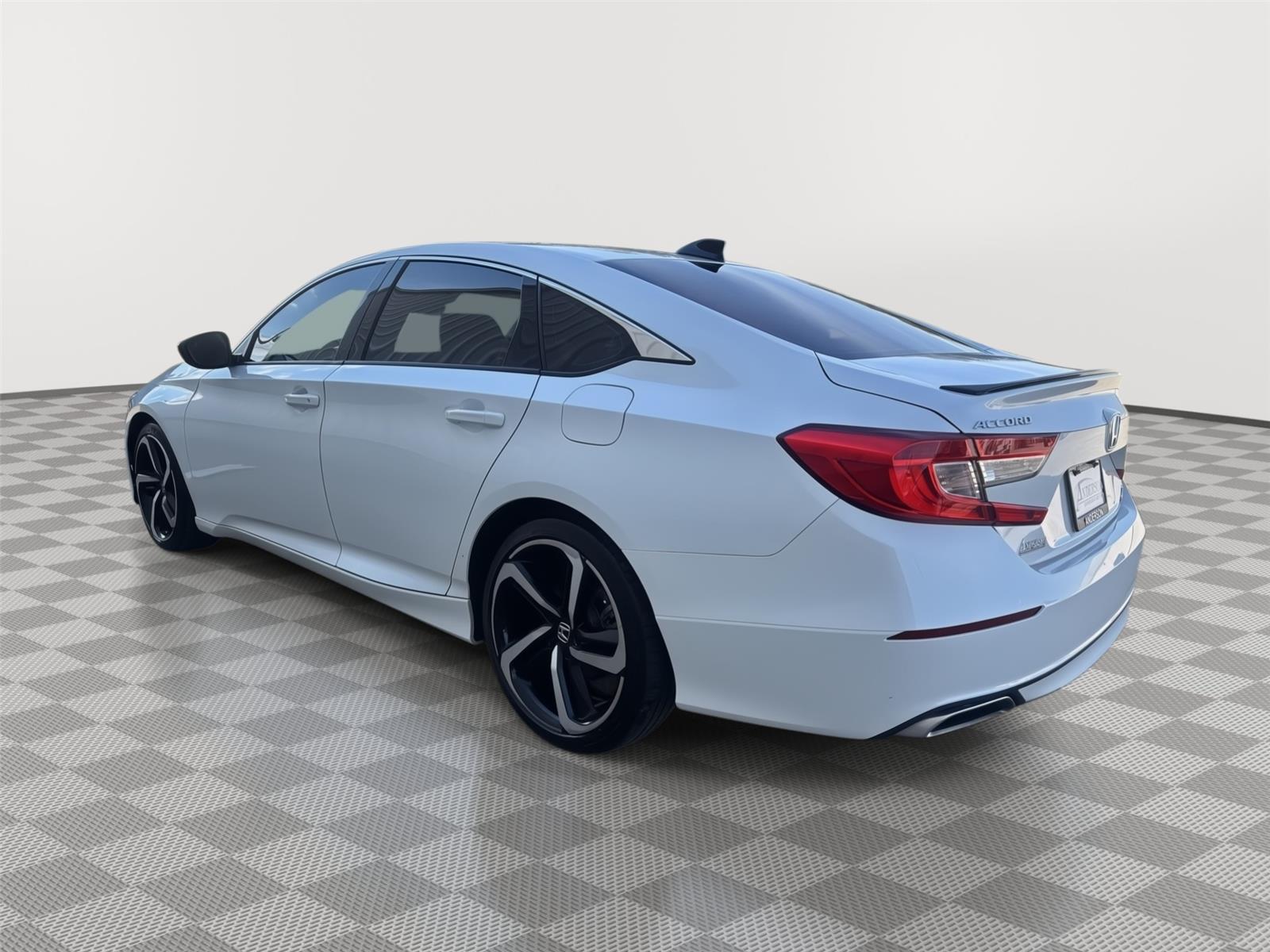 Vehicle photo 10