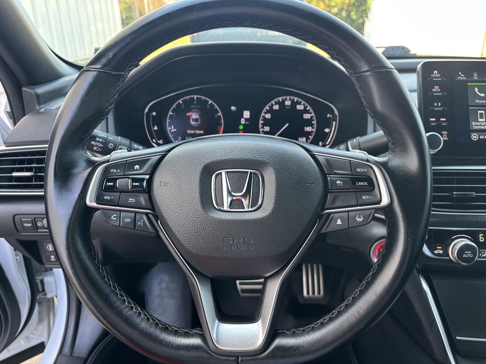 Vehicle photo 13