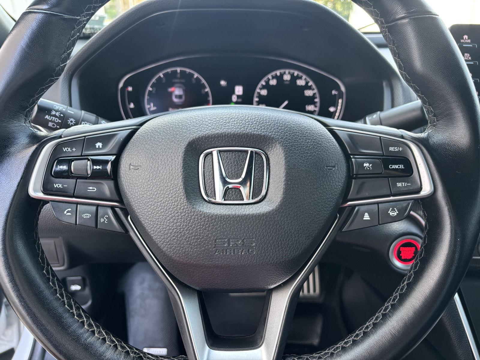 Vehicle photo 14