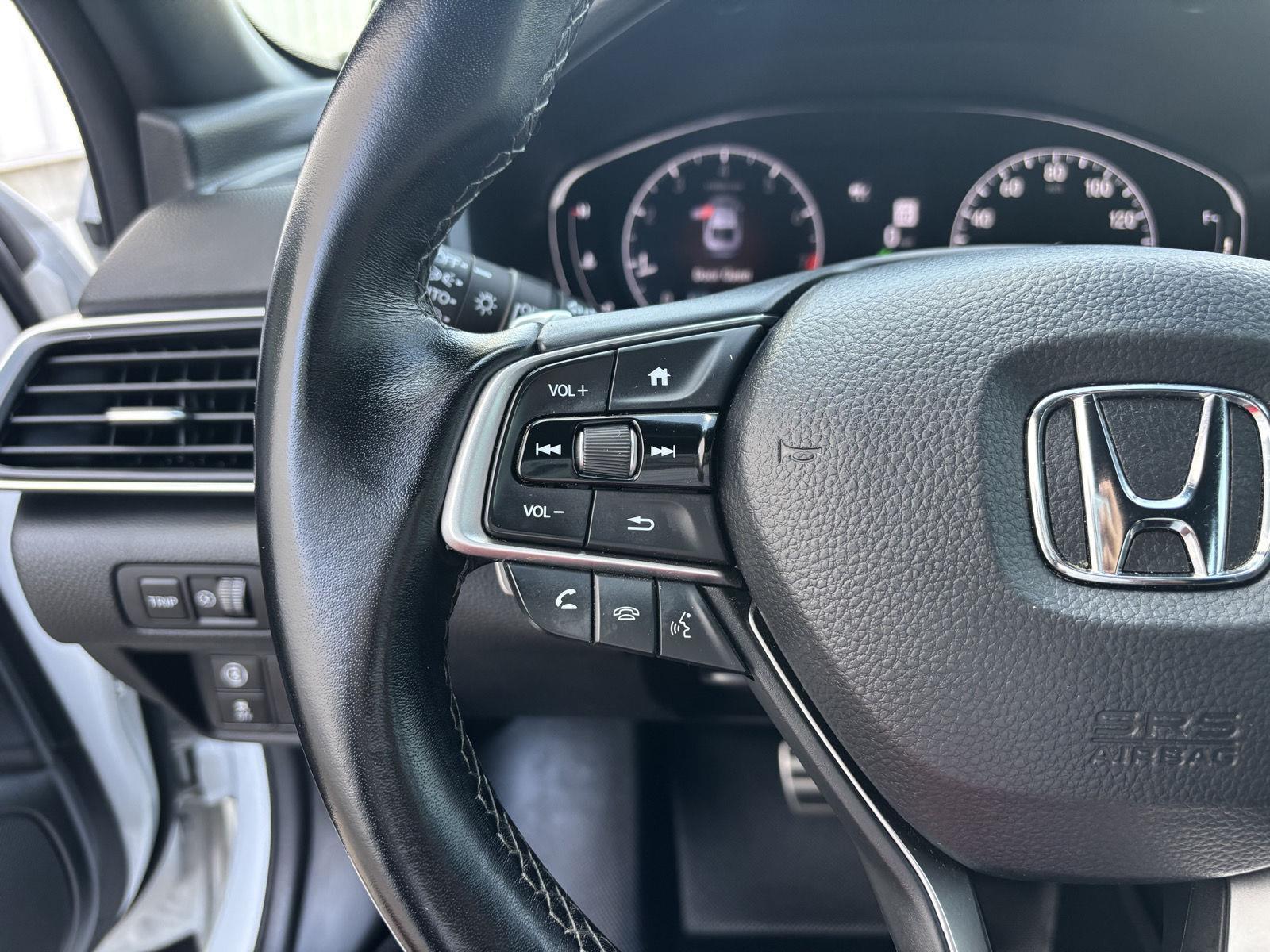 Vehicle photo 15