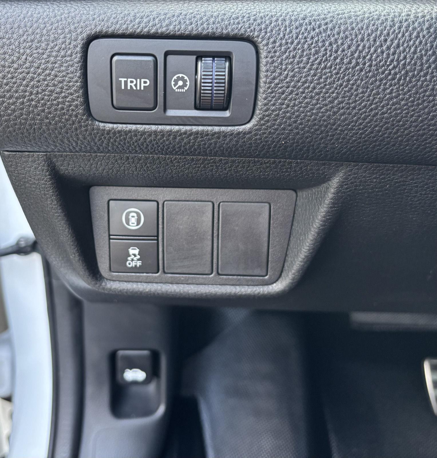 Vehicle photo 17