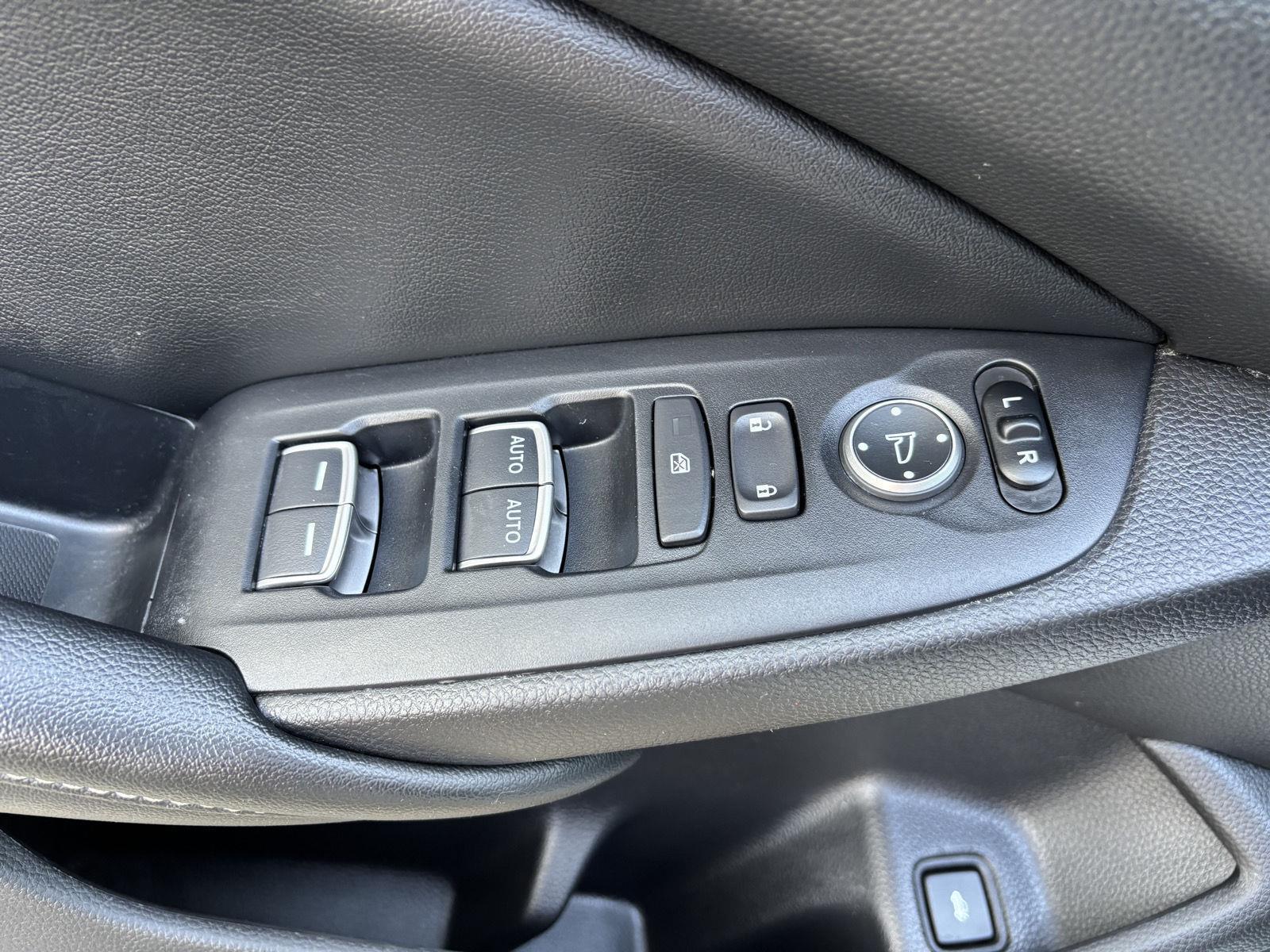 Vehicle photo 19
