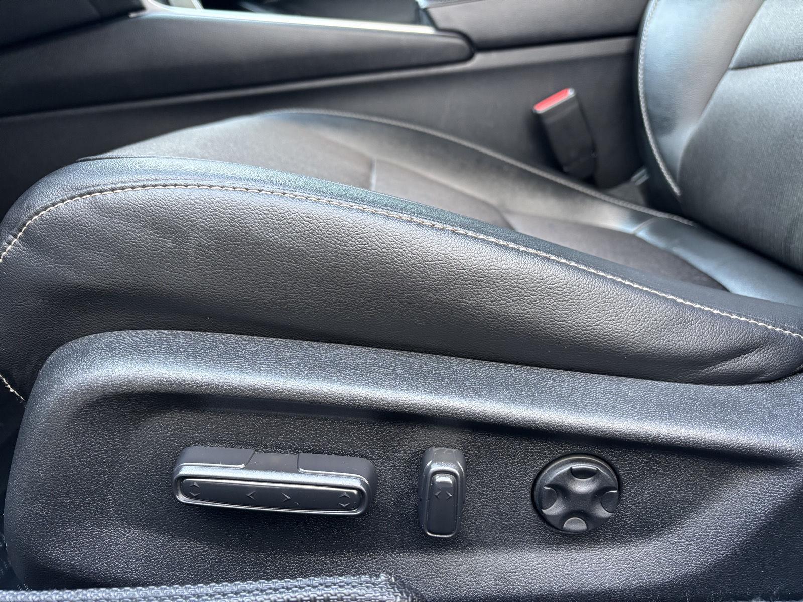 Vehicle photo 21