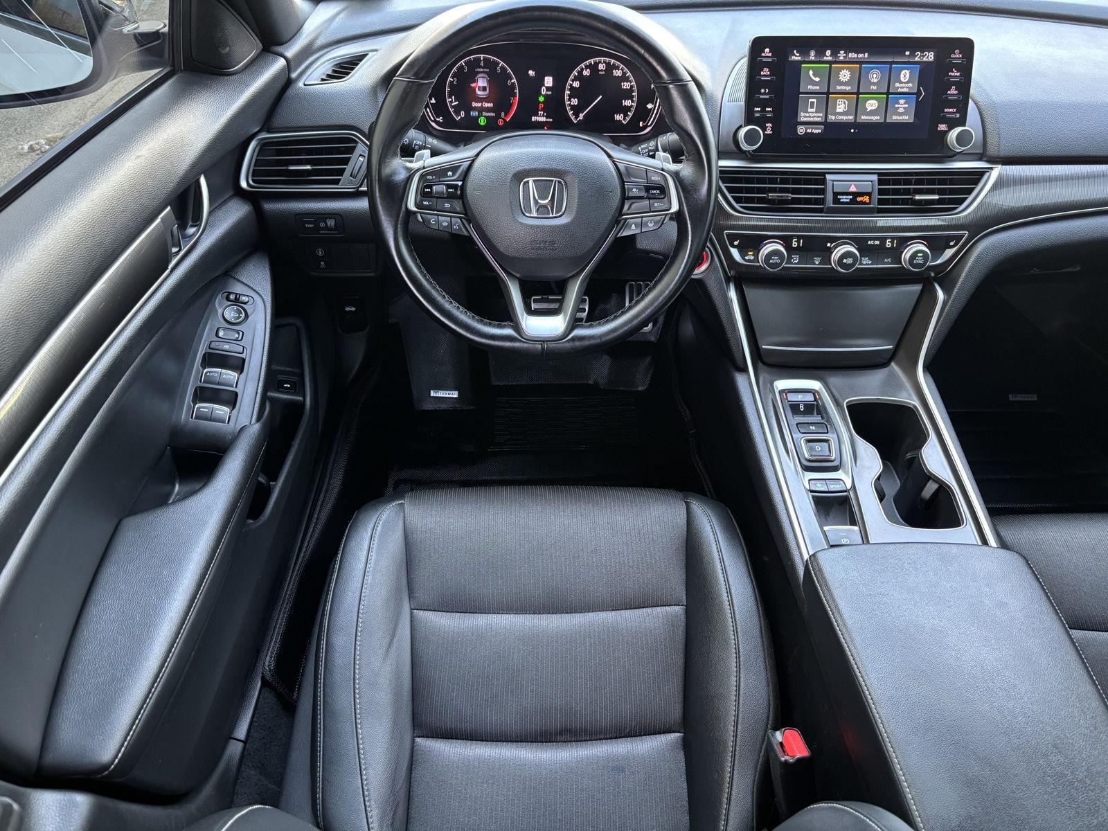 Vehicle photo 24
