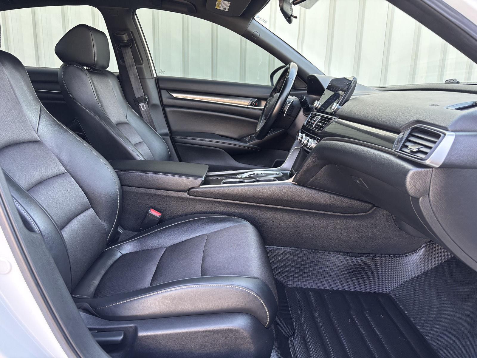 Vehicle photo 29