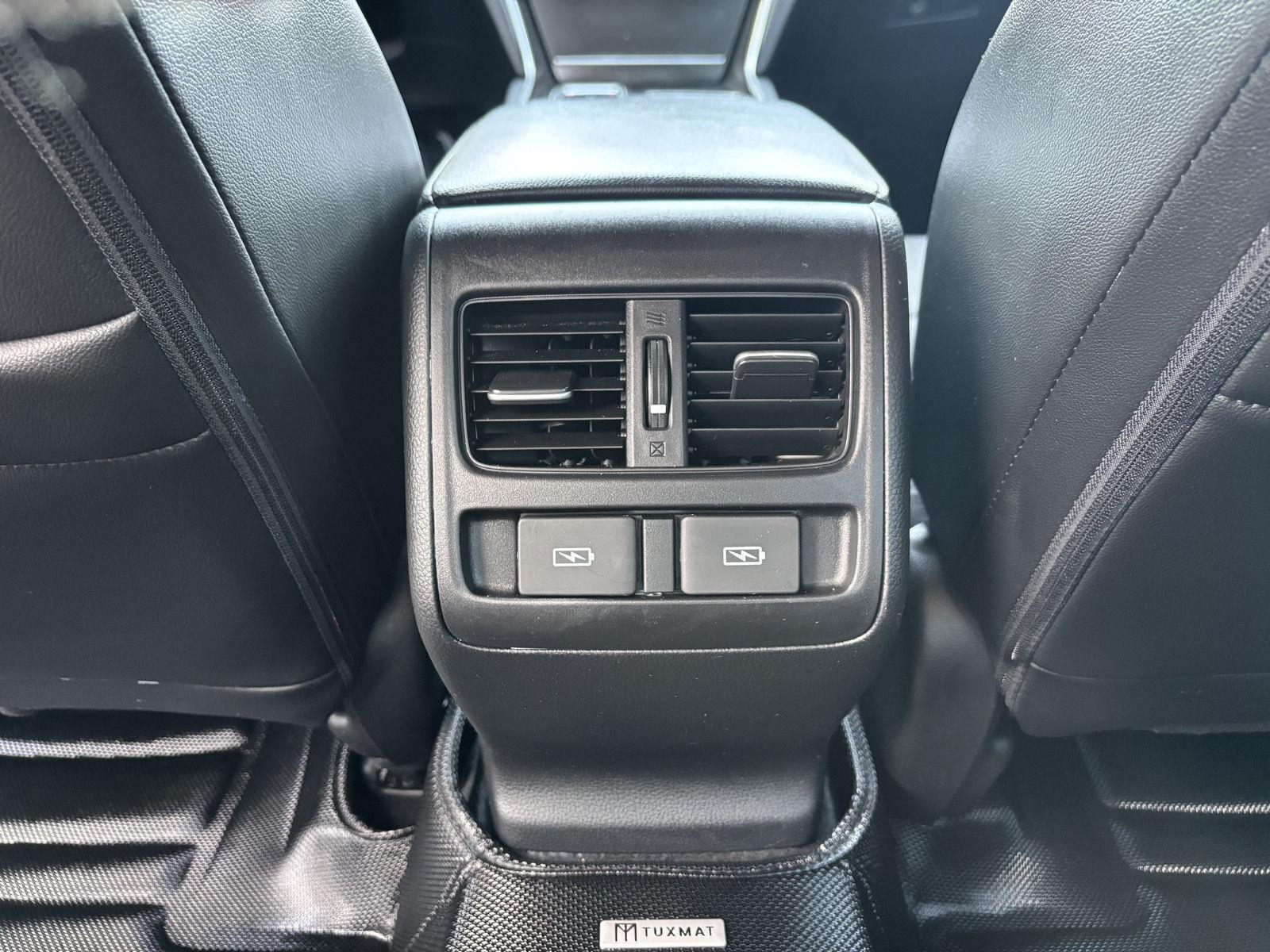 Vehicle photo 34