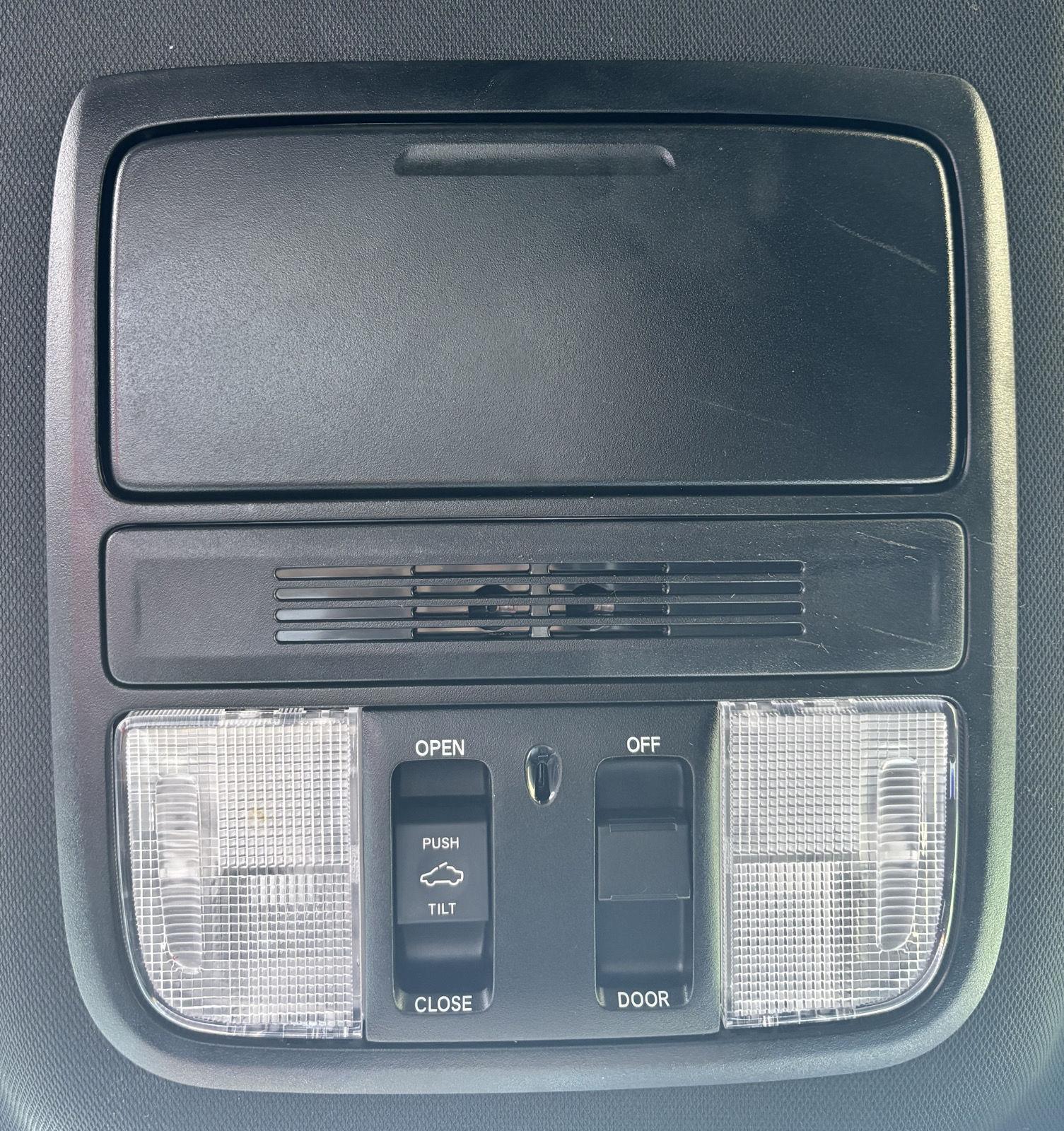 Vehicle photo 36