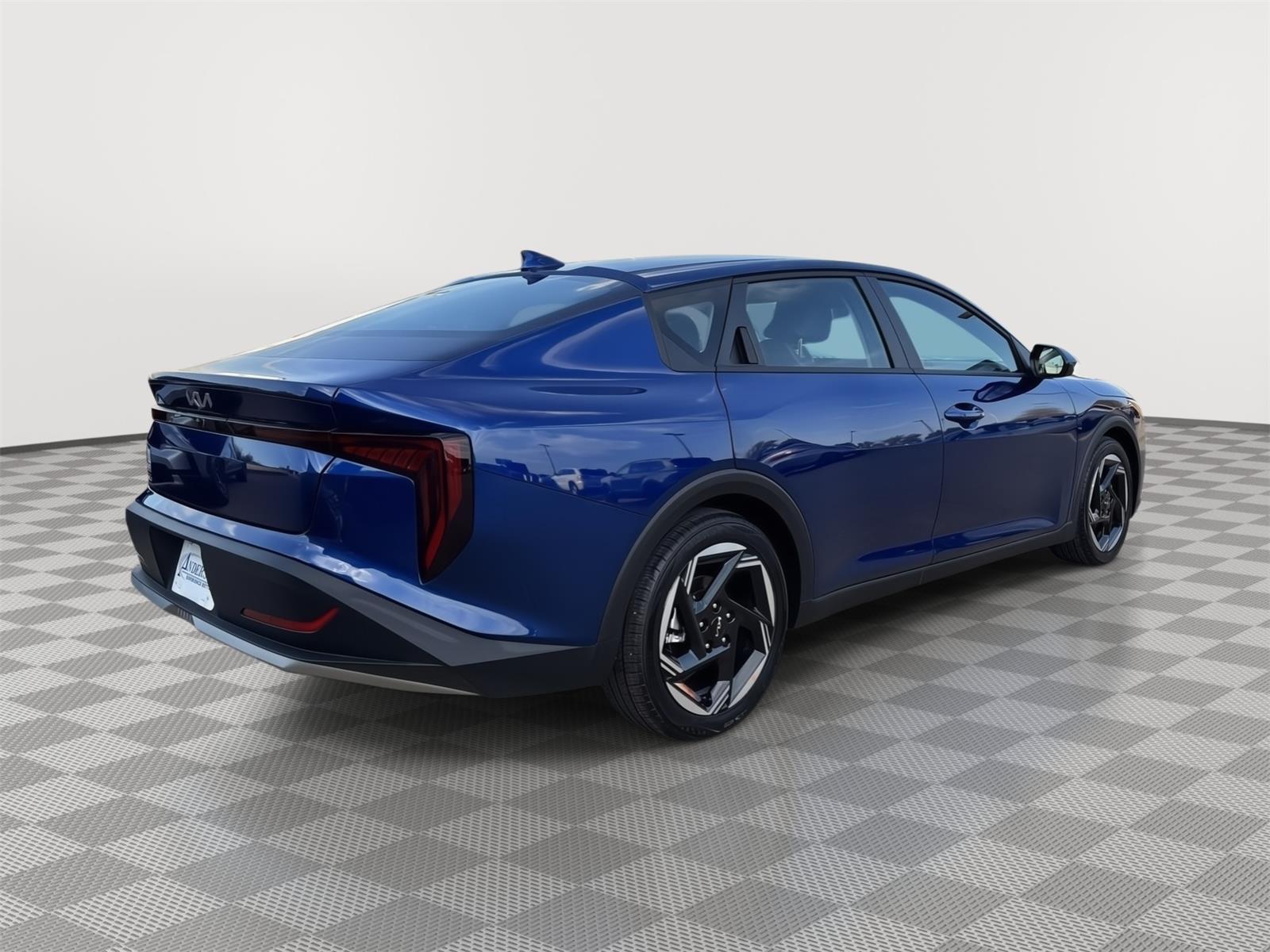 Vehicle photo 8