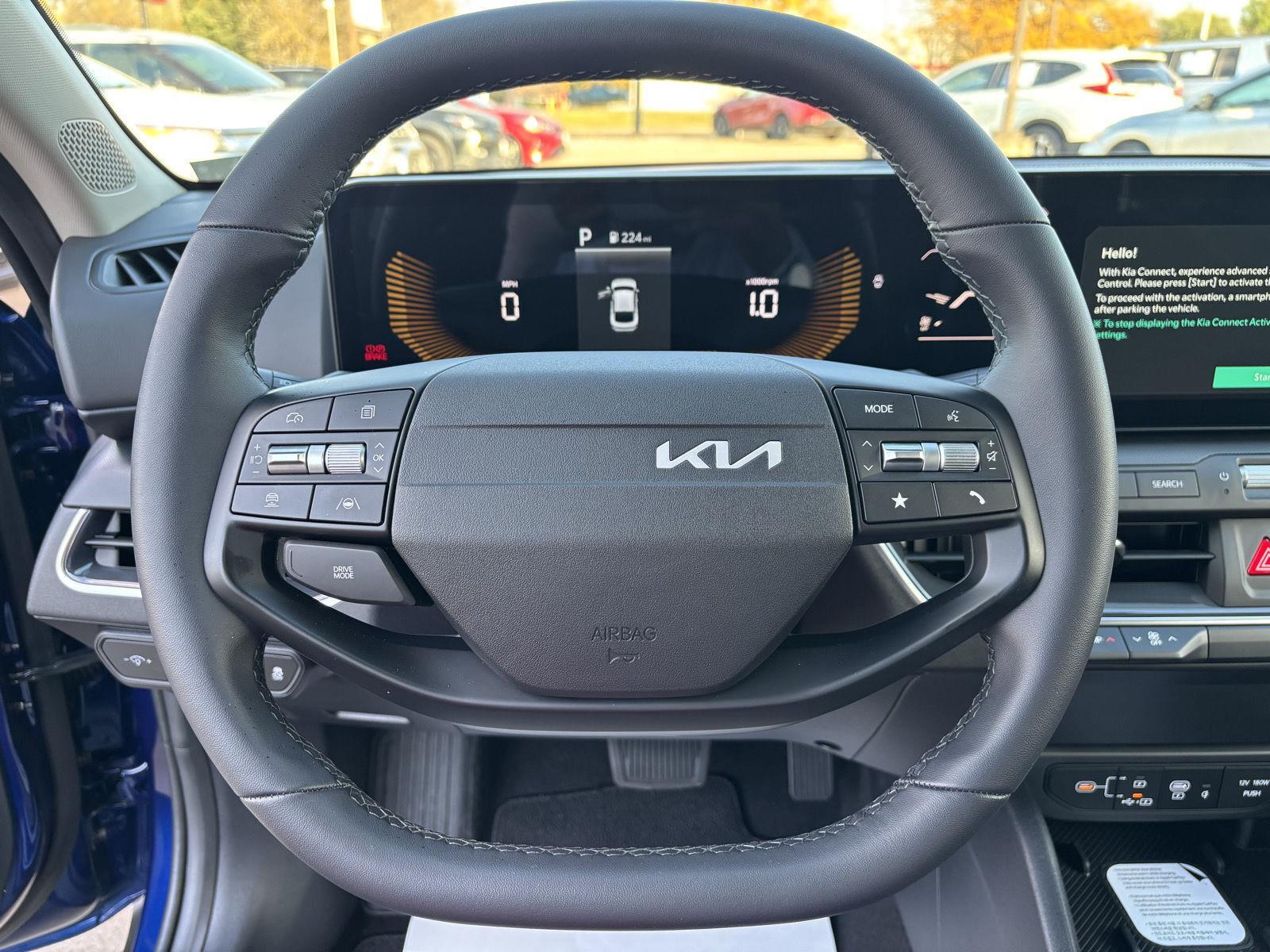 Vehicle photo 13