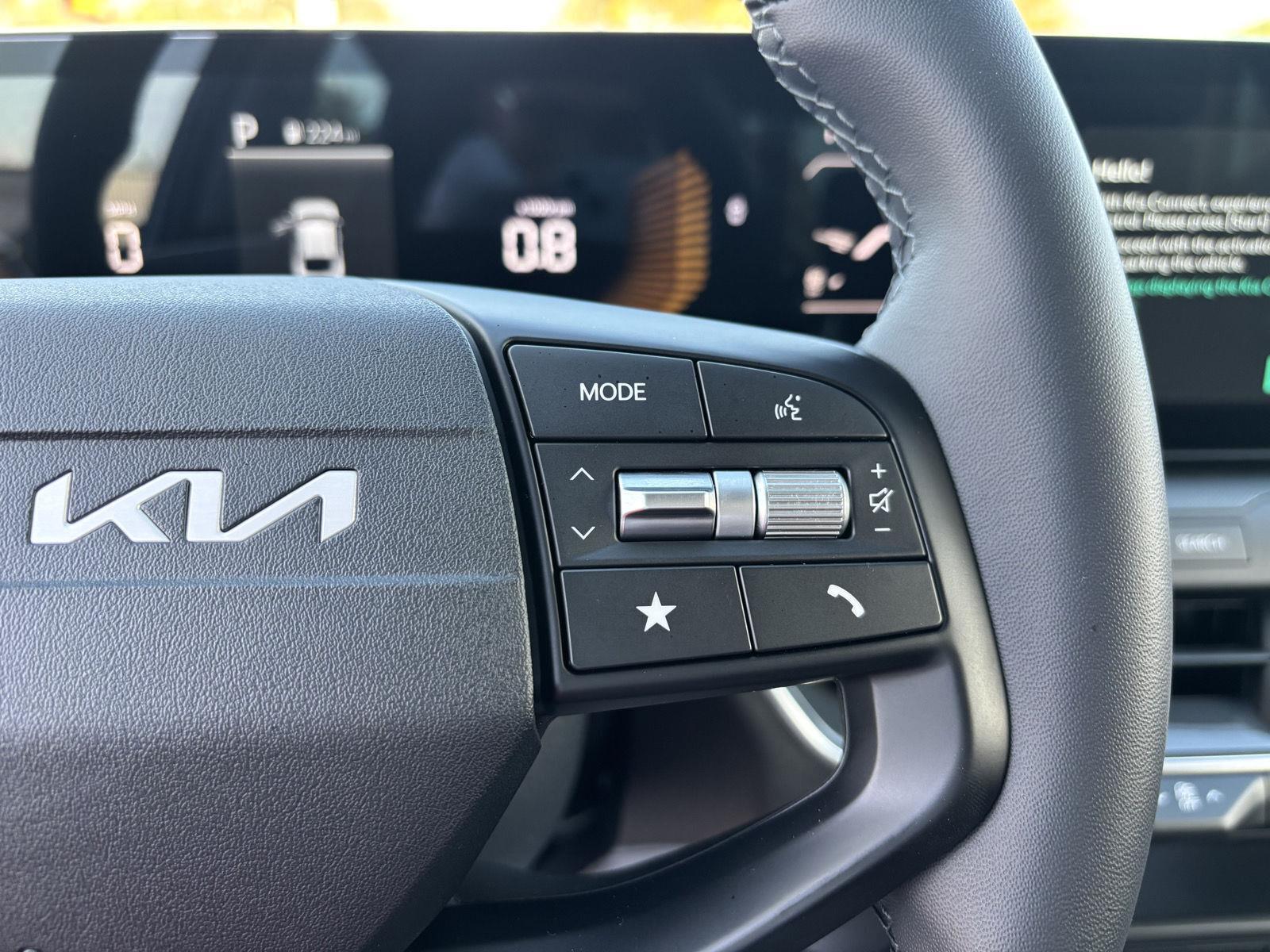 Vehicle photo 16