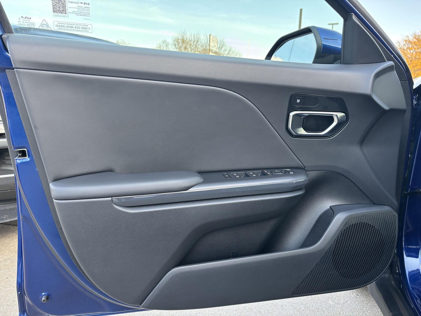 Vehicle photo 18