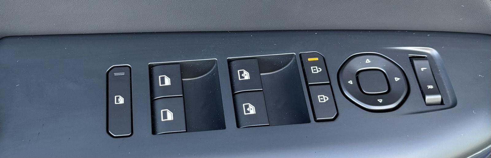 Vehicle photo 19