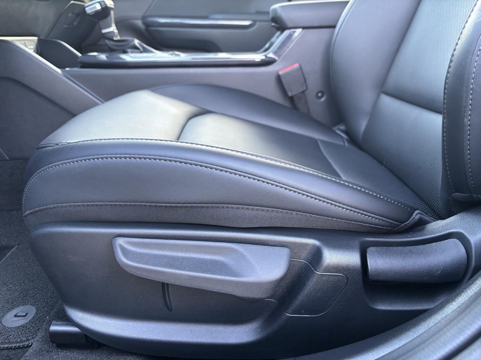 Vehicle photo 21