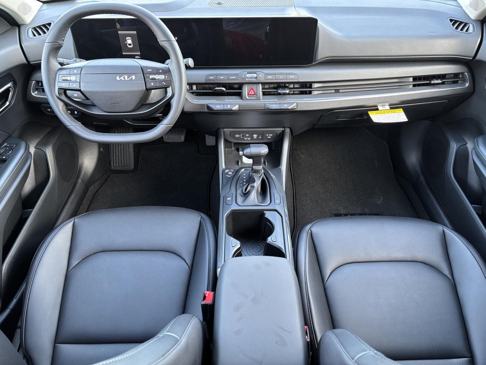 Vehicle photo 23