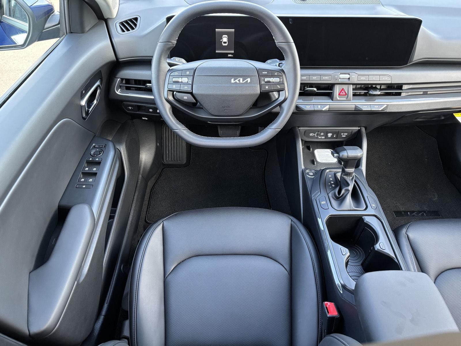 Vehicle photo 24