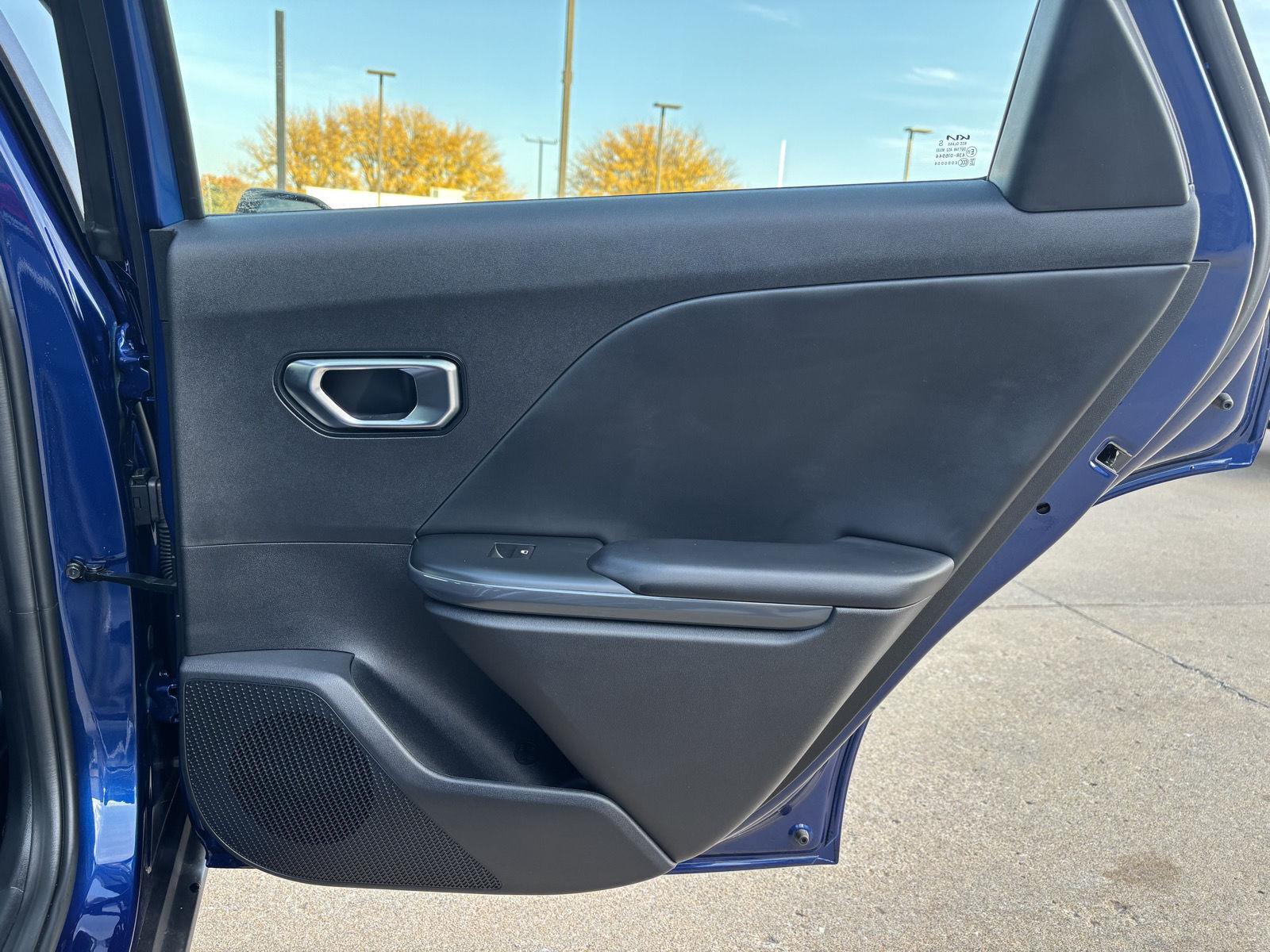 Vehicle photo 31
