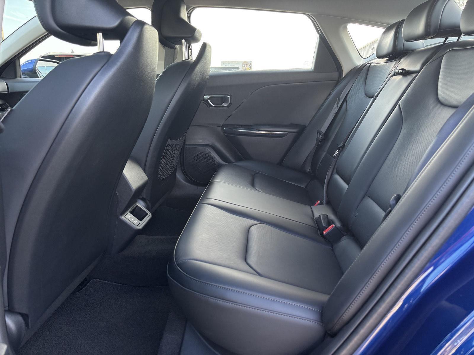 Vehicle photo 34