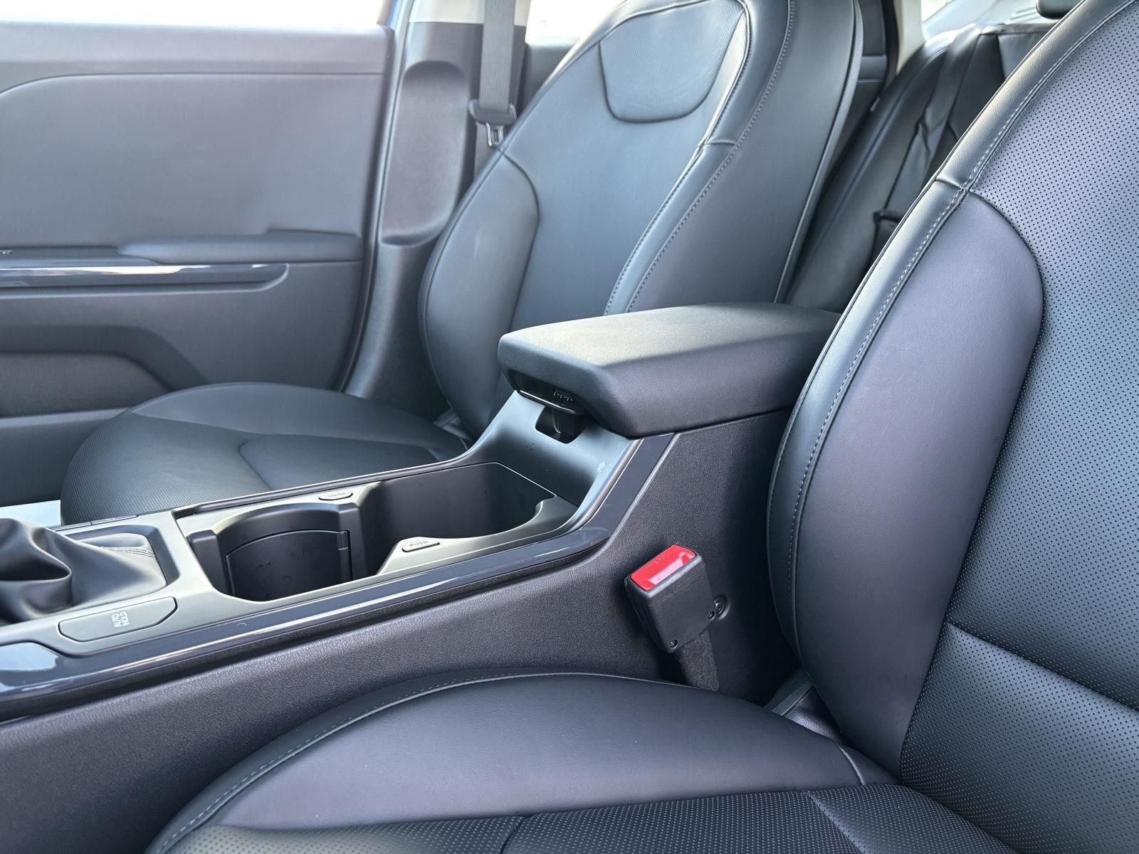 Vehicle photo 38