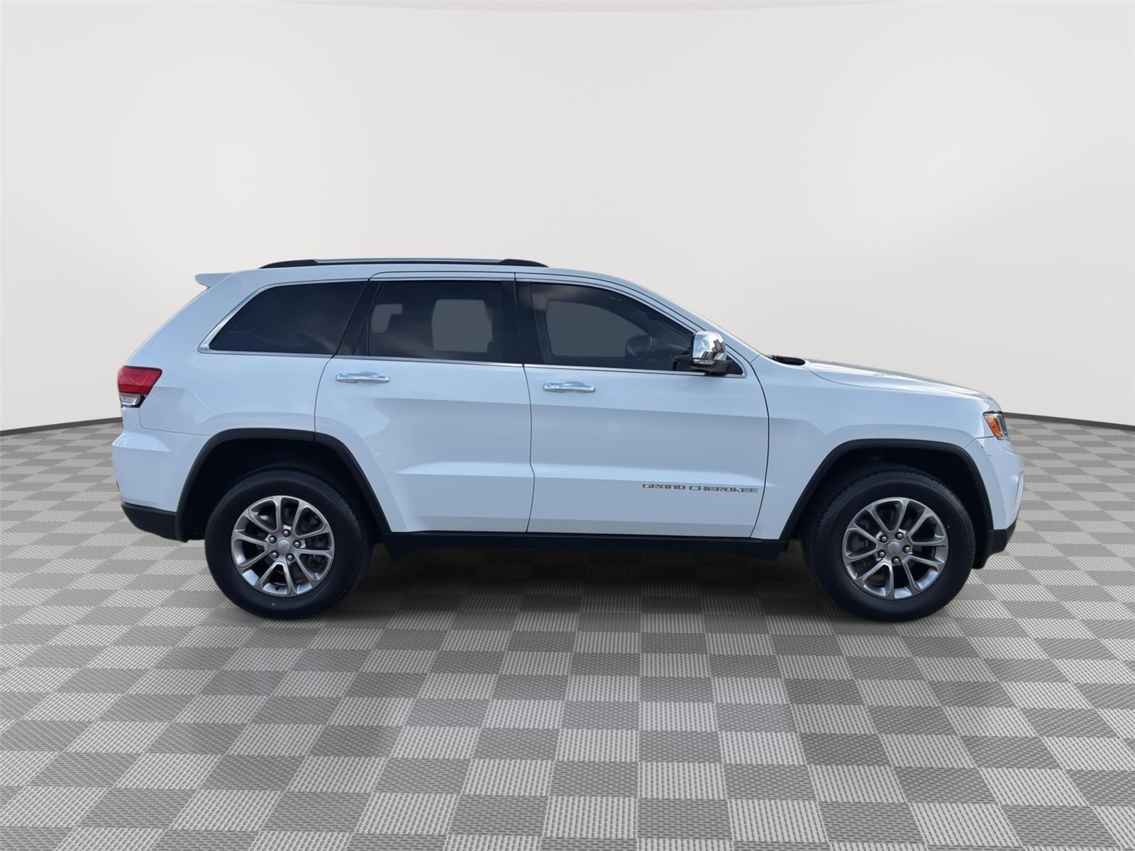 Vehicle photo 7