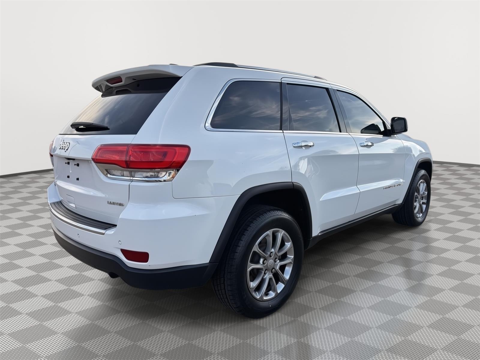 Vehicle photo 8