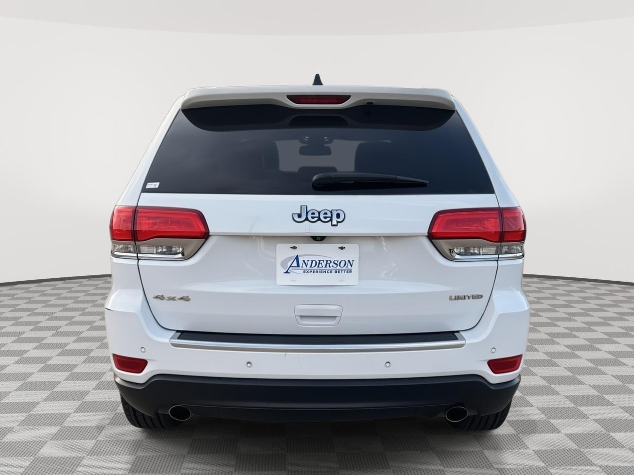 Vehicle photo 9