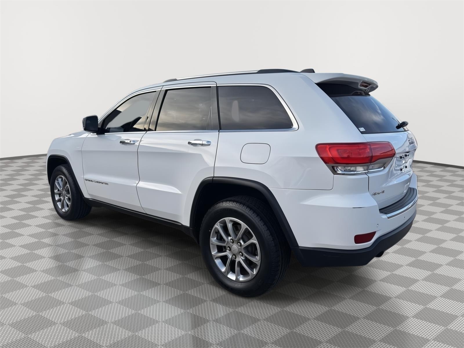Vehicle photo 10